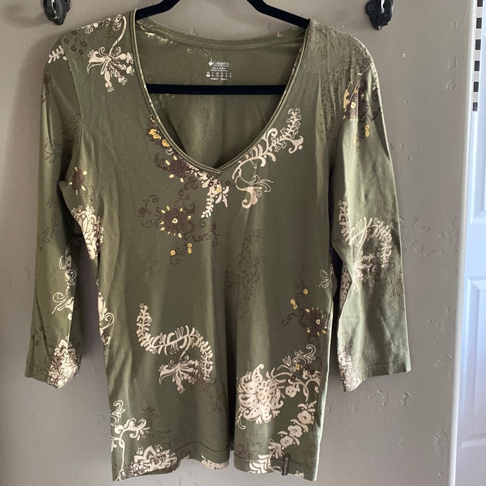 Columbia quarter length sleeve top             #26
